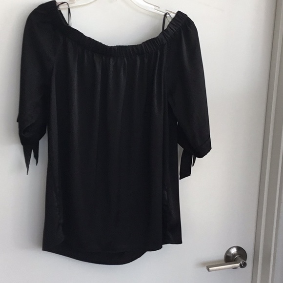 H&M silk off the shoulder black blouse $25 Size 12 - Picture 3 of 4